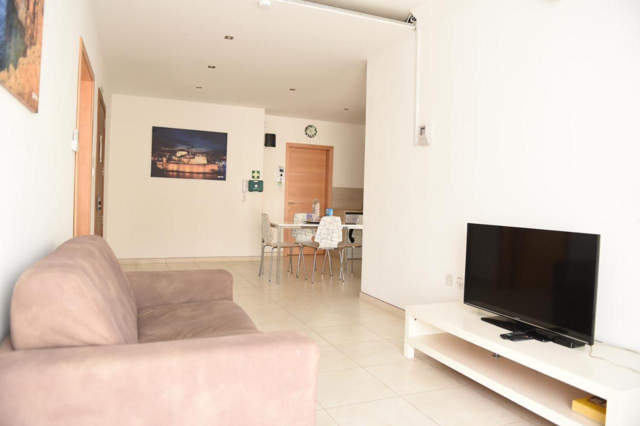 Hortensia 2 Bedroom Apartment St. Paul's Bay Exterior foto