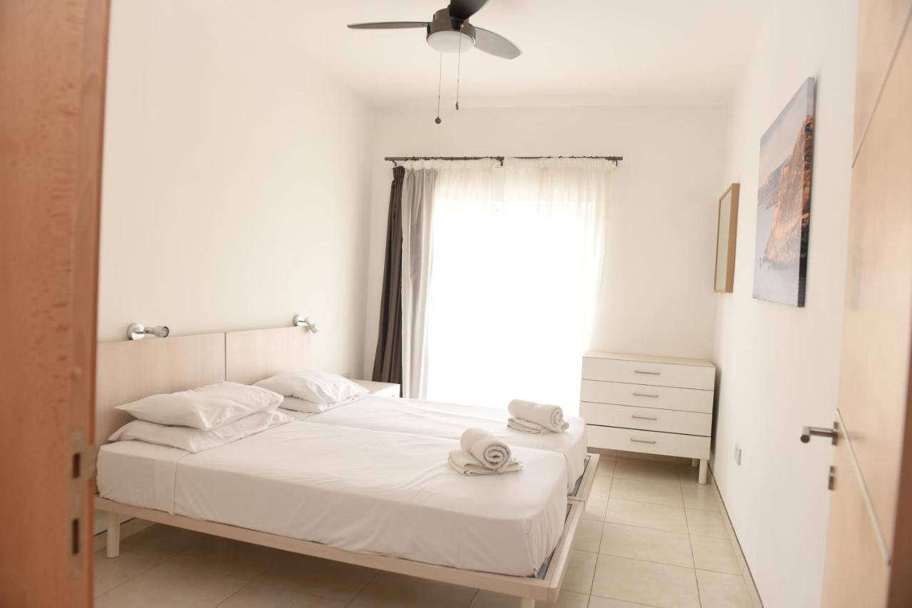 Hortensia 2 Bedroom Apartment St. Paul's Bay Exterior foto